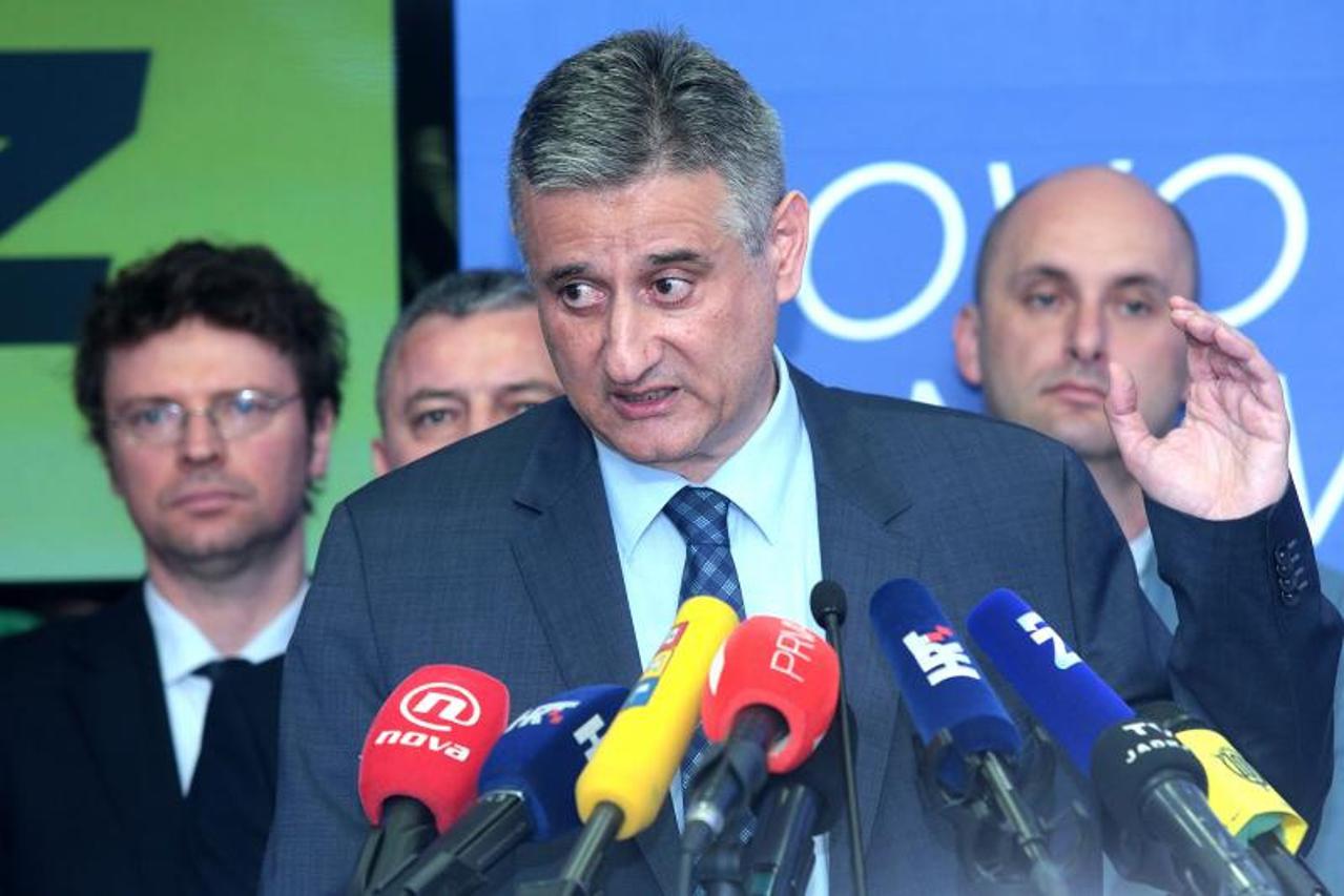 Karamarko sa zamjenikom i ministrima na pressici 