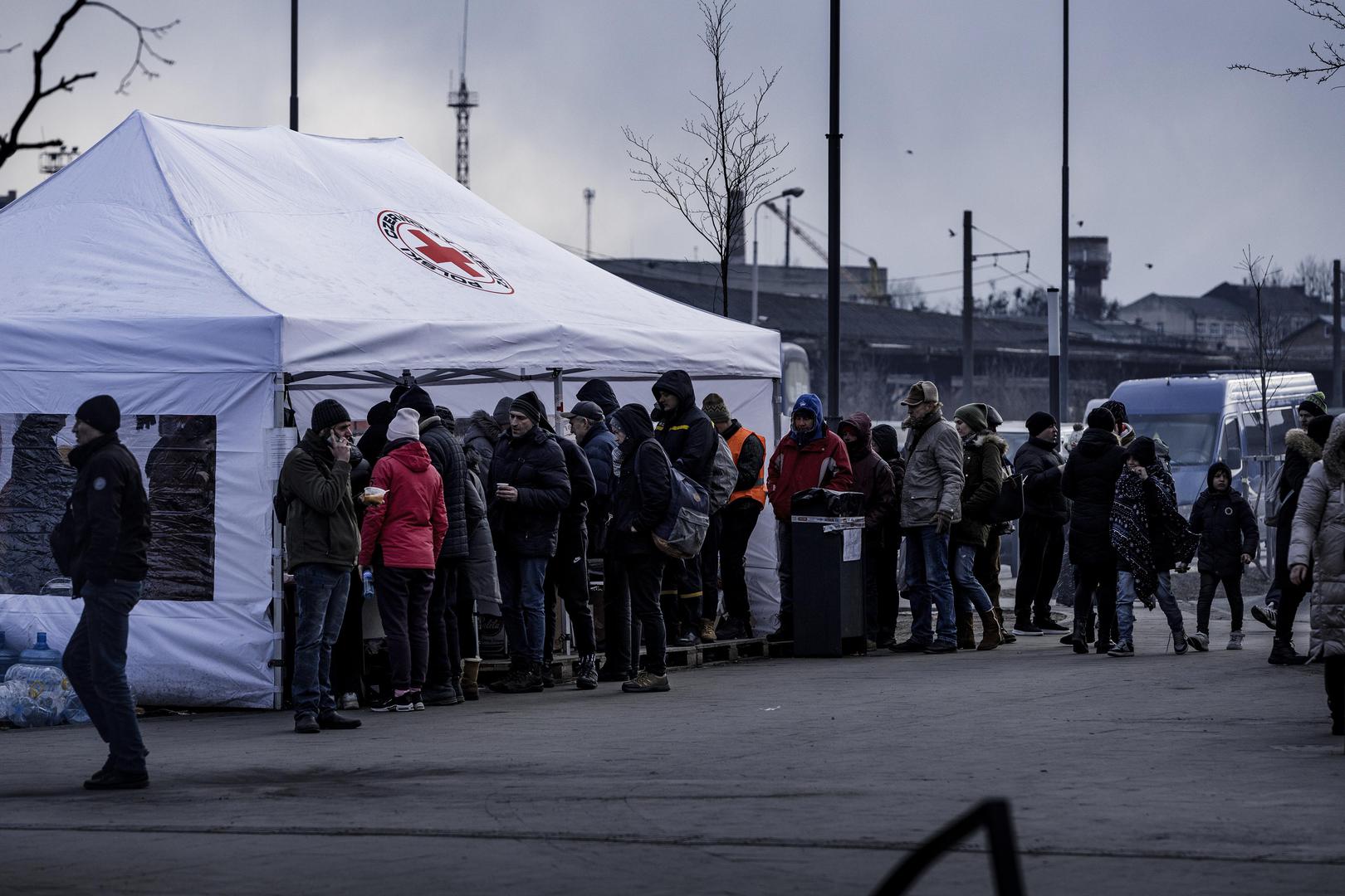 10.03.2022., Lavov, Ukrajina - Na glavnom zeljeznickom kolodvoru u Lvivu jos uvijek se nalazi veliki broj ljudi koji na velikoj hladnoci ceka svoju priliku za bijeg iz Ukrajine.
 Photo: Milan Sabic/PIXSELL