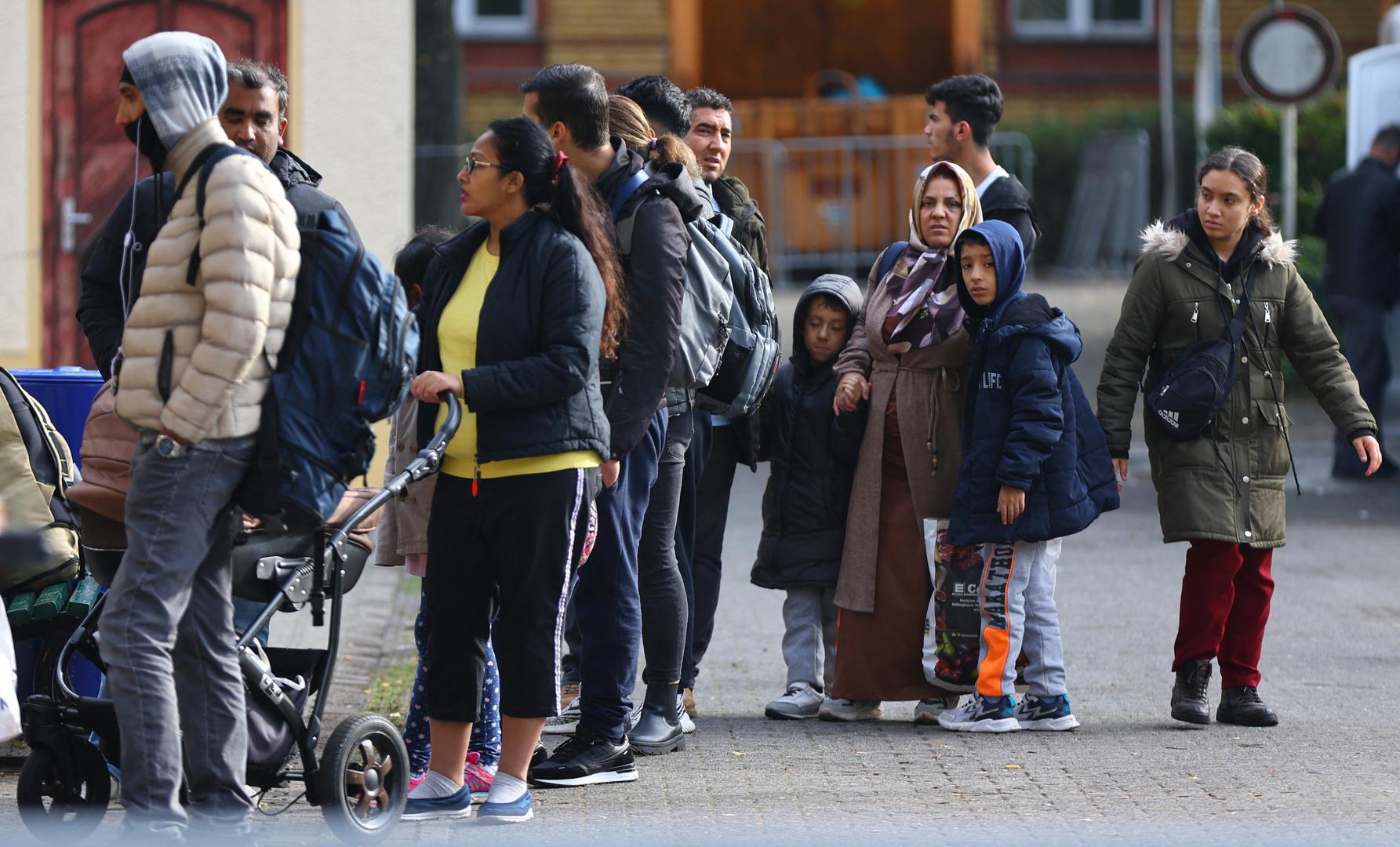 Migrants queue in a waiting area to be escorted to a registration office at the arrival centre for asylum seekers in Reinickendorf district, Berlin, Germany, October 6, 2023. REUTERS/Fabrizio Bensch Photo: Fabrizio Bensch/REUTERS