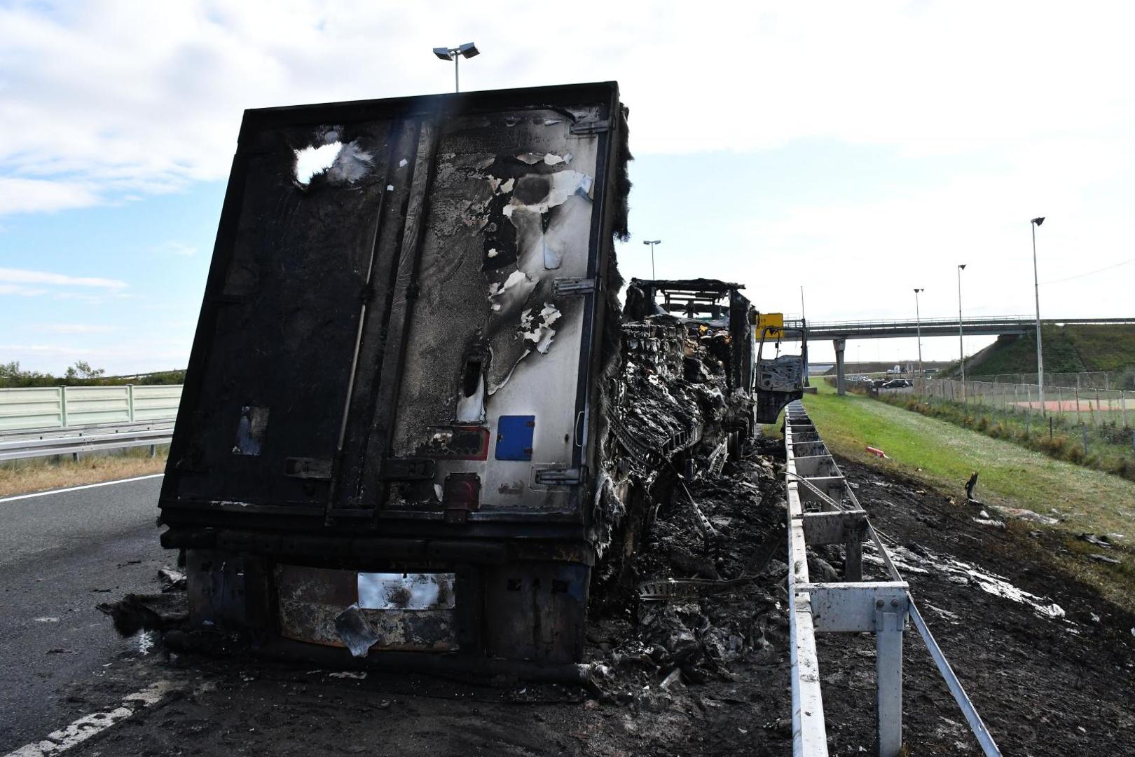 24.09.2020., Slavonski Brod - Kamion bugarskih registracija pun cokolade u prahu i maslaca zapalio se i u potpunosti izgorio  na autocesti A3 kod Slavonskog Broda. .
Photo: Ivica Galovic/PIXSELL