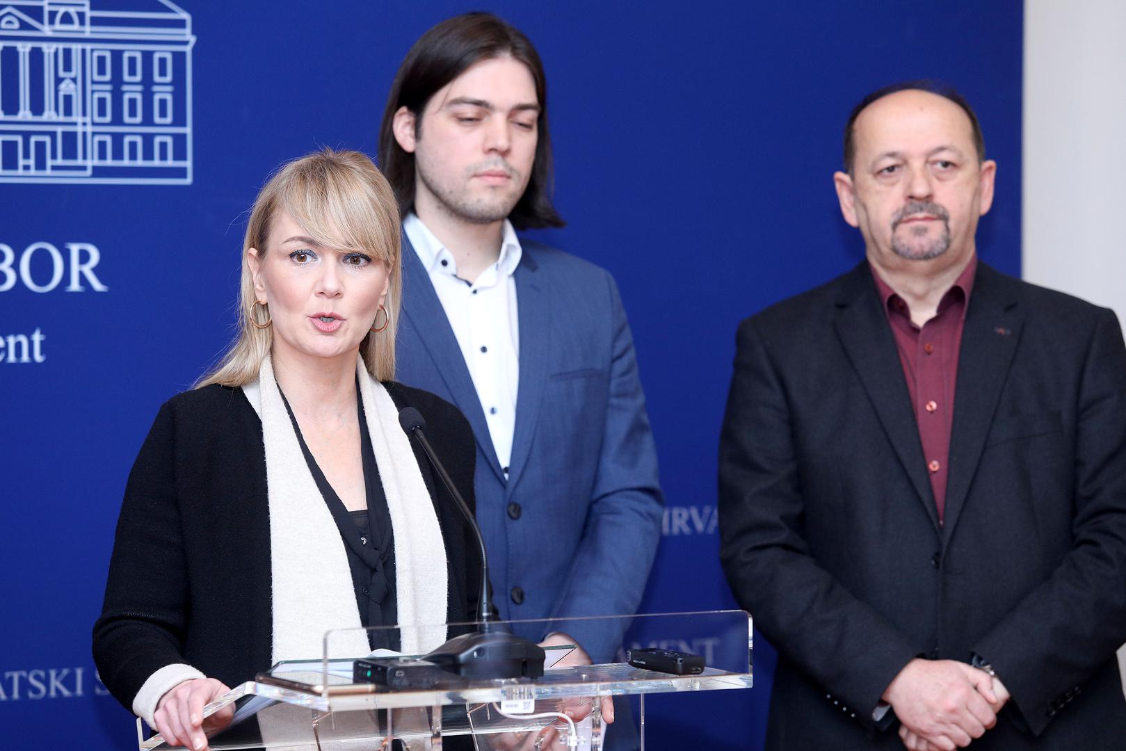 17.01.2020., Zagreb - Na konferenciji za medije zastupnika Damjana Vucelica o temi: "Polozaj kune" govorili su zastupnici Damjan Vucelic, Ivan Lovrinovic, Bruna Esih, Goran Aleksic te zastupnik u Europskom parlamentu Ivan Vilibor Sincic.rPhoto: Patrik Macek/PIXSELl