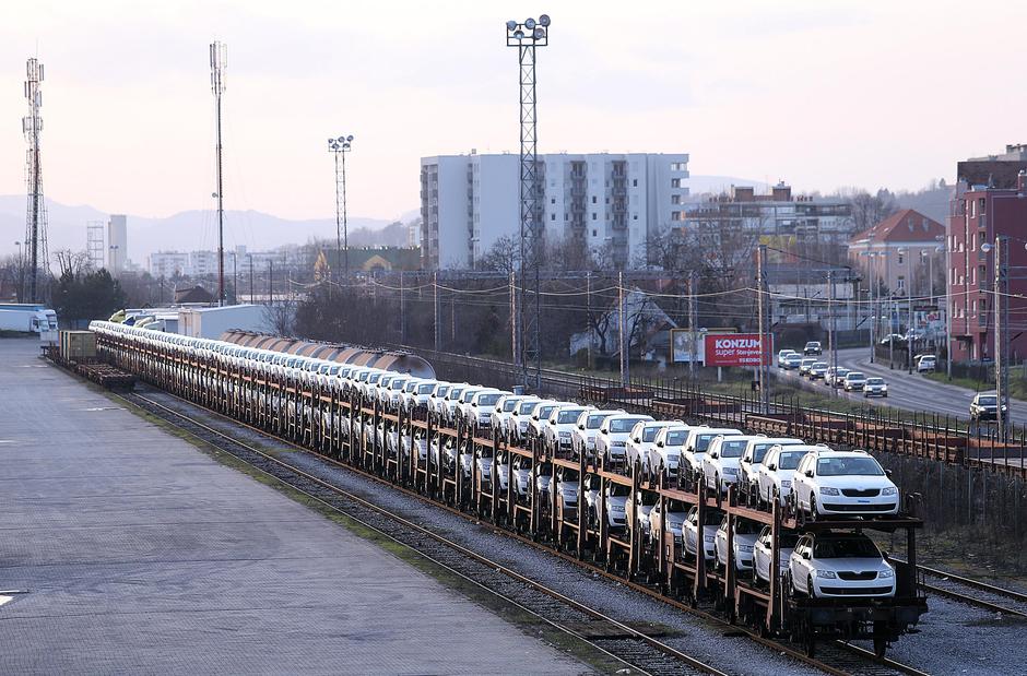 Automobili marke Škoda za potrebe MUP-a na željezničkom terminalu