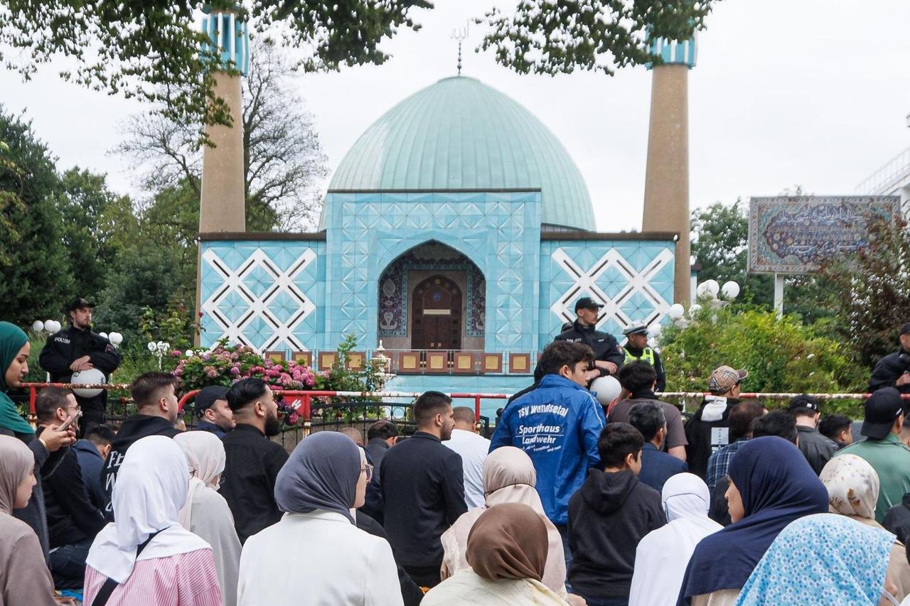 Prayers in front of closed Blue Mosque in Hamburg