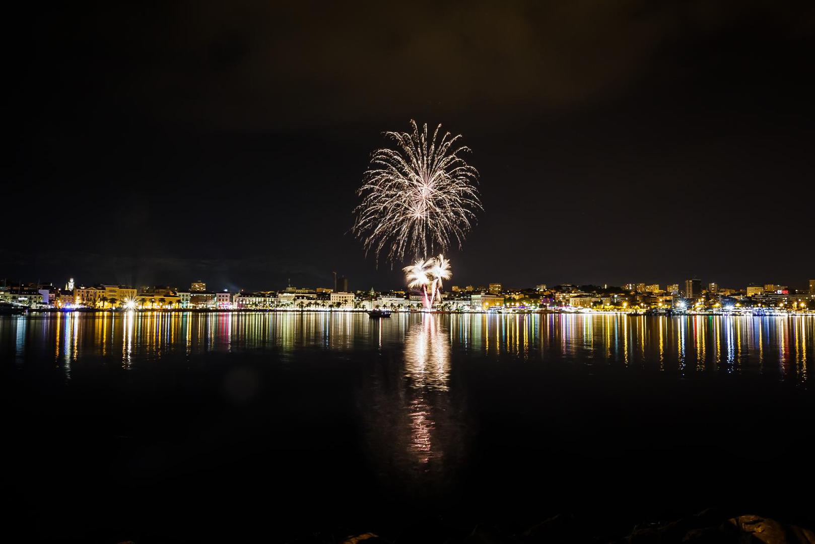 07.05.2022., Split - Vatromet na zavrsetku proslave sv Dujma. Danas je grad Split proslavio svog nebeskog zastitnika sv Dujma te je na kraju koncerta odrzan vatromet. 

 Photo: Zvonimir Barisin/PIXSELL