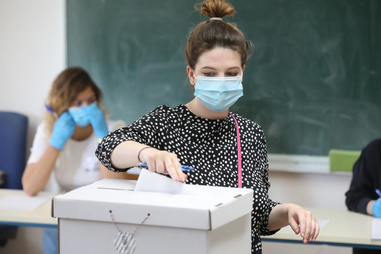 Građani izlaze na birališta kako bi dali svoj glas za zastupnike Hrvatskog sabora