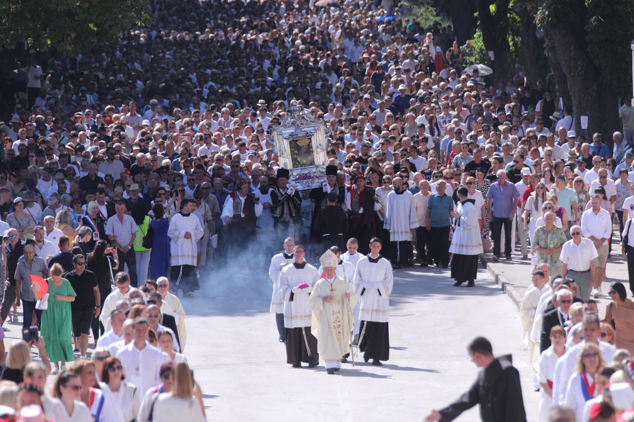 Sinj: Procesija i misa povodom blagdana Velike Gospe