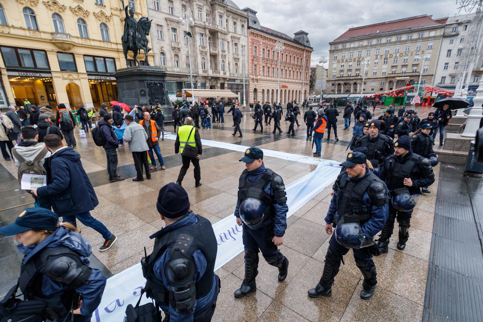 i06.01.2024., Zagreb - Molitelji su se okupili na Trgu bana Josipa Jelacica kao i svake prve subote u mjesecu.  Photo: Tomislav Miletic/PIXSELL