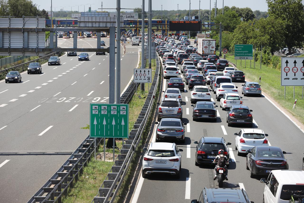 Zagreb: Gužve na naplatnim kućicama u Lučkom prema moru