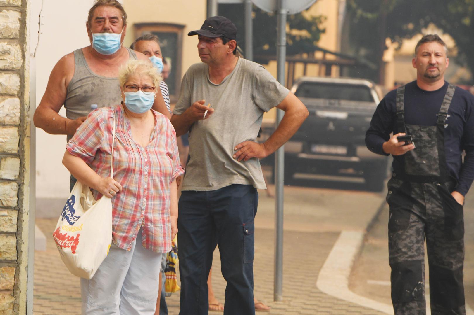 13.07.2022., Zaton - Pozar koji je buknuo kod vodica prosirio se prema Zatonu gdje su ugrozene kuce. Photo: Hrvoje Jelavic/PIXSELL