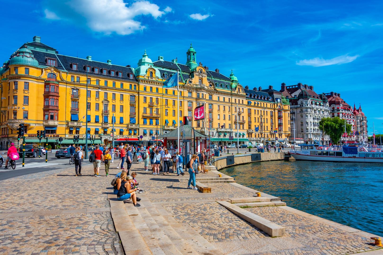 Stockholm, Švedska: Glavni grad Švedske, Stockholm, prekrasno je skandinavski. To je zemlja i zapravo najnaseljeniji grad cijele nordijske regije. Iako je riječ o jednom gradu, Stockholm, za koji je istraživanje pokazalo da je 95 posto ljudi zadovoljno što ovdje živi, ​​zapravo se sastoji od 14 otoka i može se pohvaliti s više od 50 mostova.