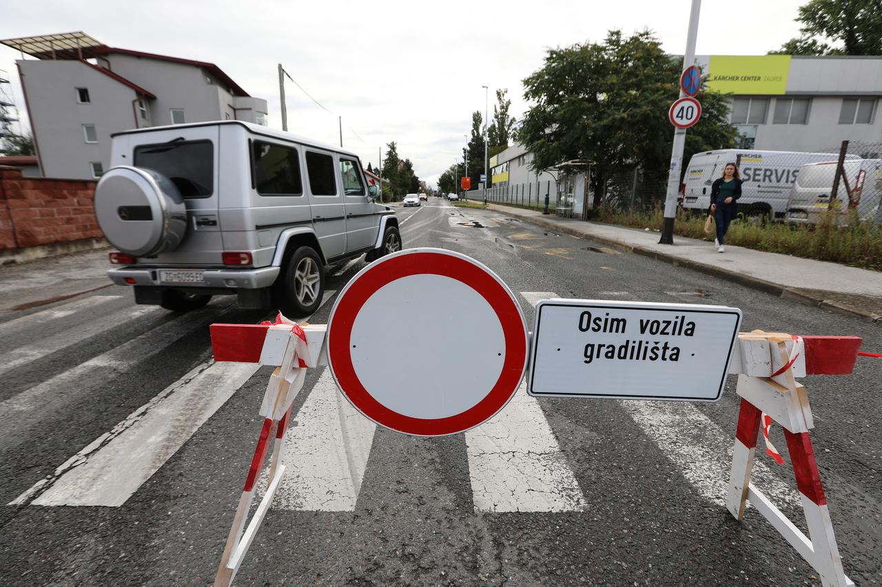 Zagreb: Zbog sanacije kolnika zatvoren je dio Samoborske ceste 