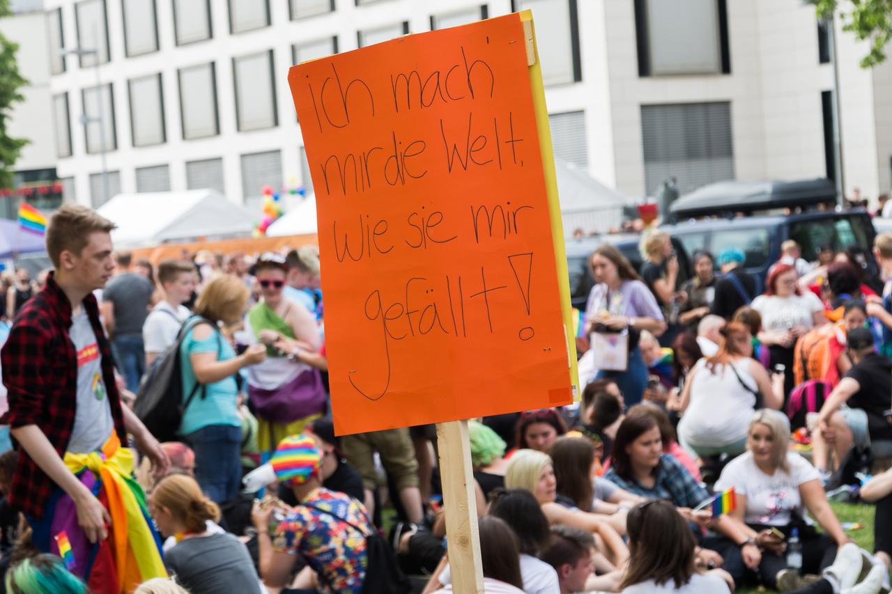 Njema?ka: Dugine boje na Christopher Street Day u Oldenburgu