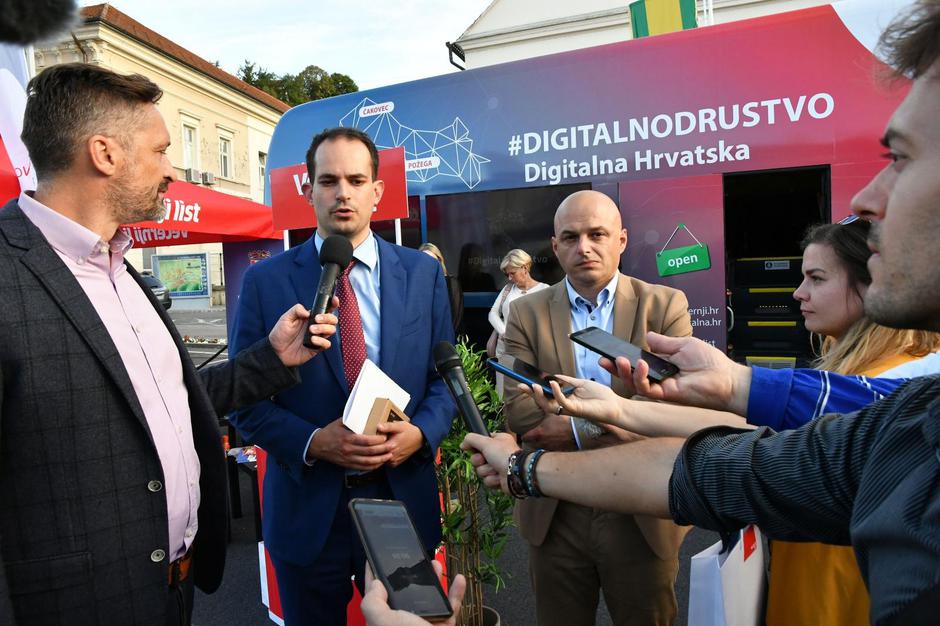 Večernjakov digitalni bus u Požegi