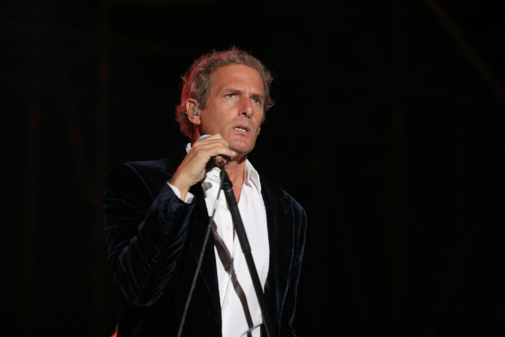 12.07.2009., Pula - Michael Bolton odrzao je koncert u pulskoj Areni i maestralno odradio svoj dio posla. Unatoc kasnjenju od 30-ak minuta, te vec nervoznim zvizducima 3000 gledatelja, svoju je caroliju zapoceo iskusanom taktikom i pulsku publiku najprije pocastio redom starih klasika. rPhoto: Sasa Miljevic/24sata 