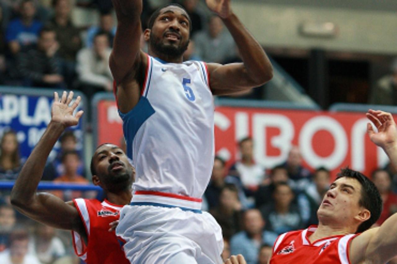 \'21.11.2010., KC Drazen Petrovic, Zagreb - NLB liga, 8. kolo, KK Cibona - KK Radnicki.Michael Lee, Marcus Johnson i Stefan Stojacic. Photo: Igor Kralj/PIXSELL\'