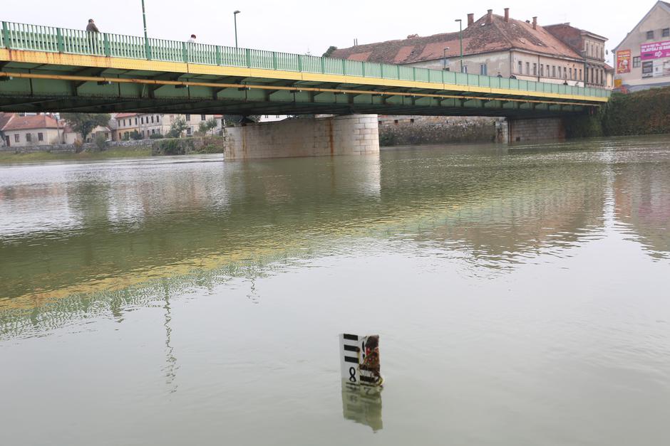 13.10.2015., Karlovac - Zbog visokih vodostaja rijeka Kupe i Korane u Karlovcu je pripremno stanje obrane od poplava.   Photo: Kristina Stedul Fabac/PIXSELL