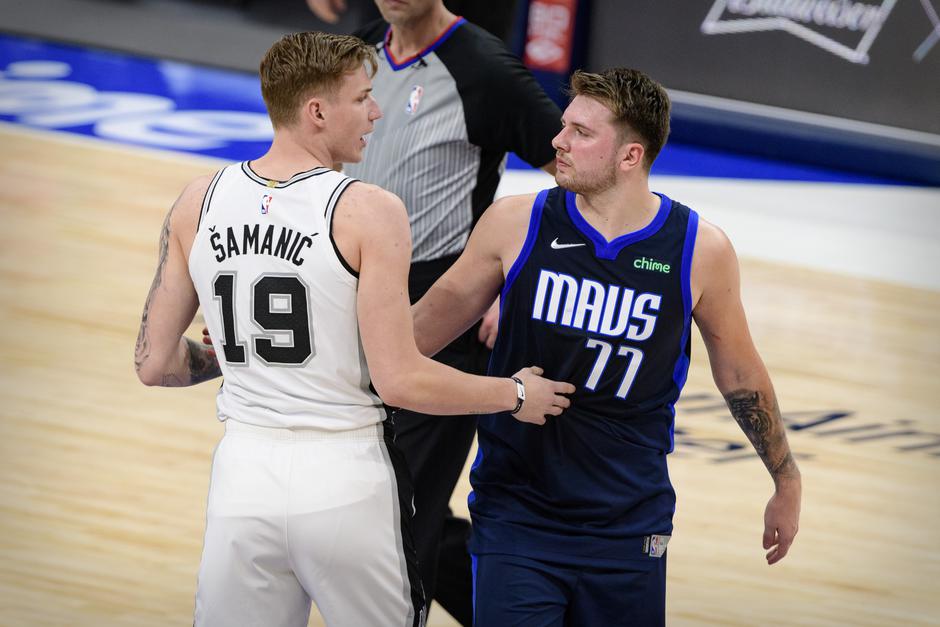 NBA: San Antonio Spurs at Dallas Mavericks