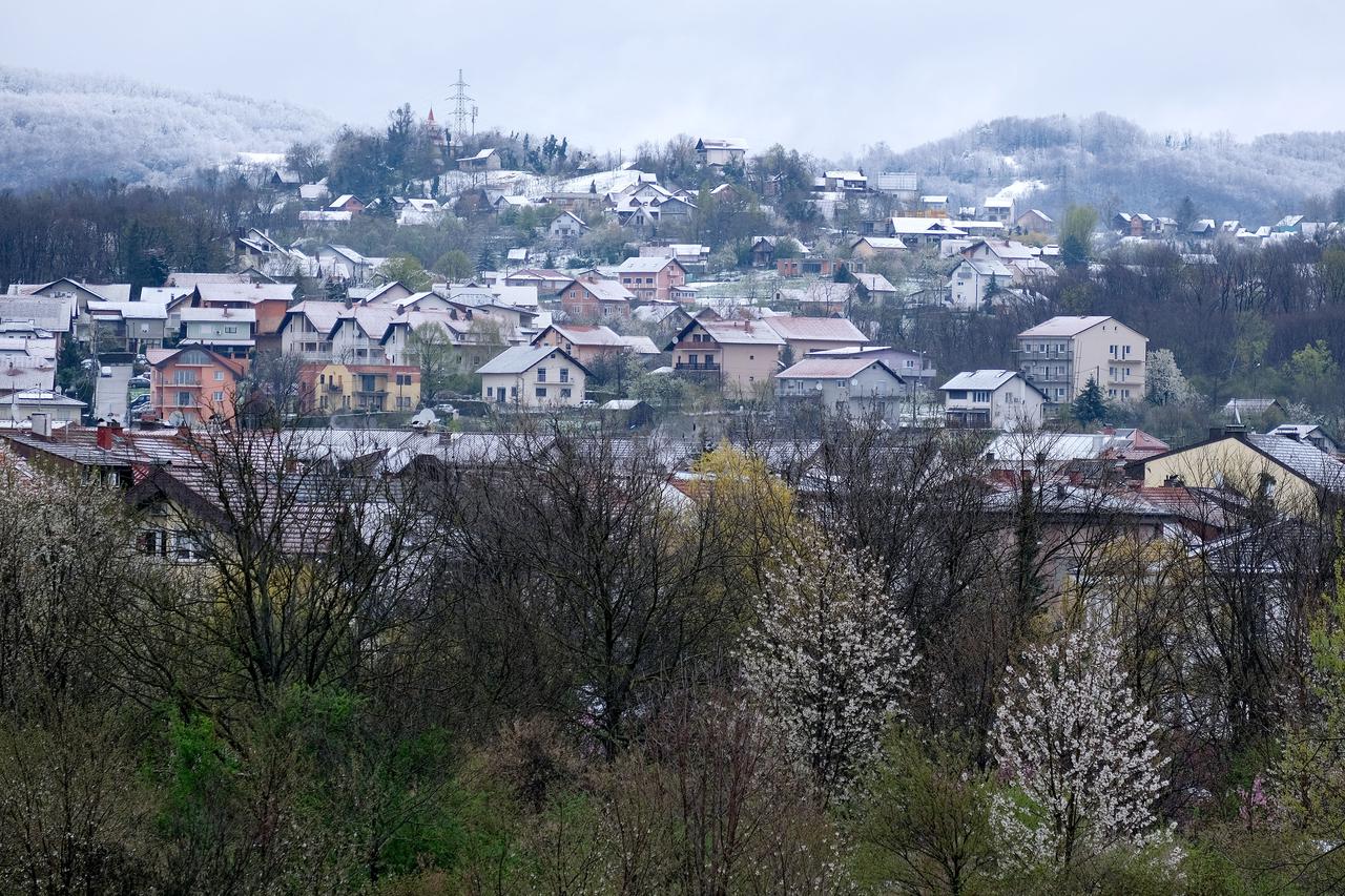 Zagreb: Djelatnici hitne pomoći točno u podne upalili sirene kako bi ukazali na svoje nezadovoljstvo 