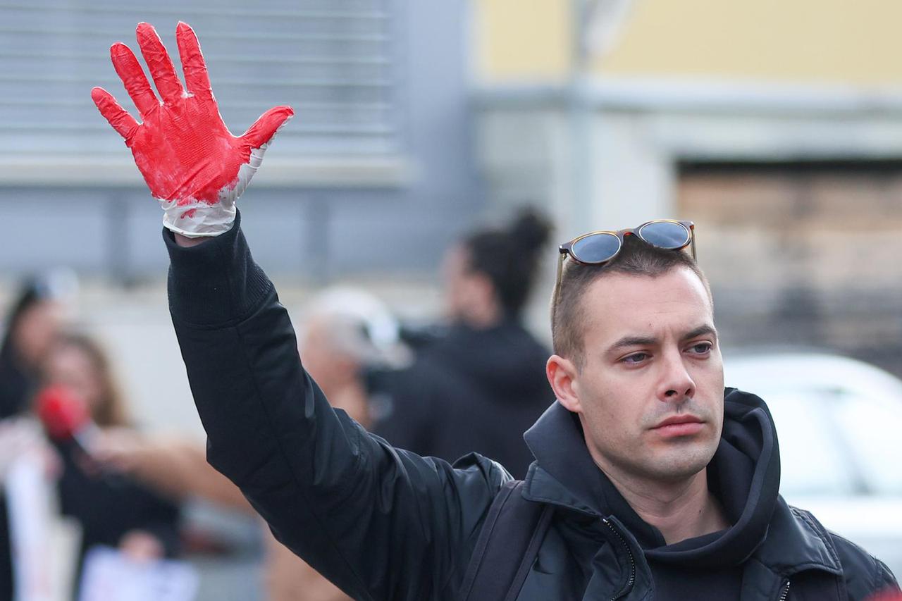 Zagreb: Mirna akcija solidarnosti sa svim žrtvama represivnog sustava u Srbiji ispred srpske ambasade