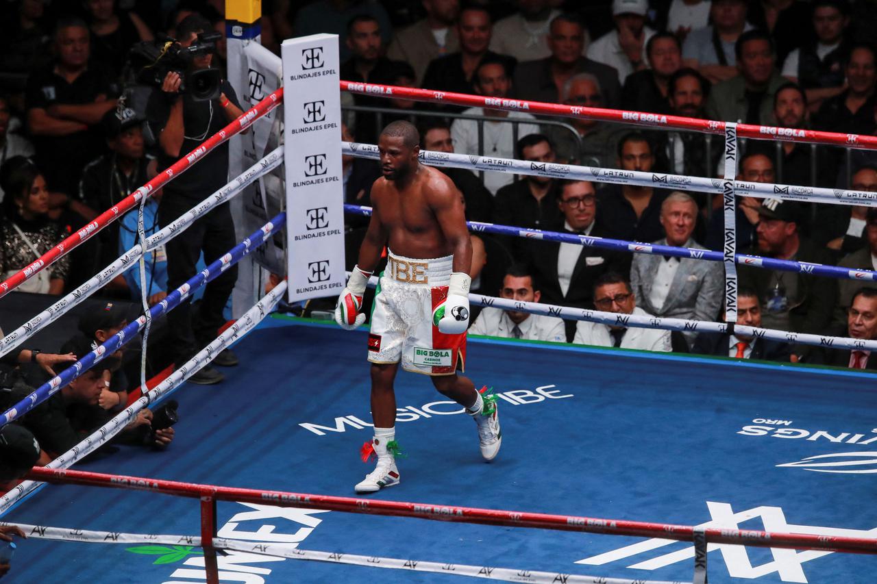 Floyd Mayweather Jr. vs John Gotti III exhibition match at the Arena CDMX, in Mexico City