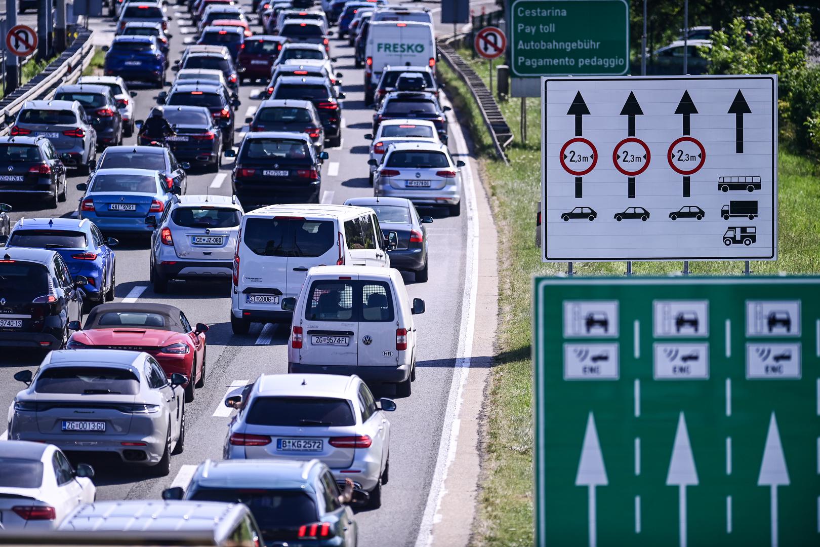 14.07.2023., Zagreb - Guzve na naplatnoj postaji Lucko u smjeru mora i u smjeru Zagreba pred pocetak vikenda. Photo: Igor Soban/PIXSELL