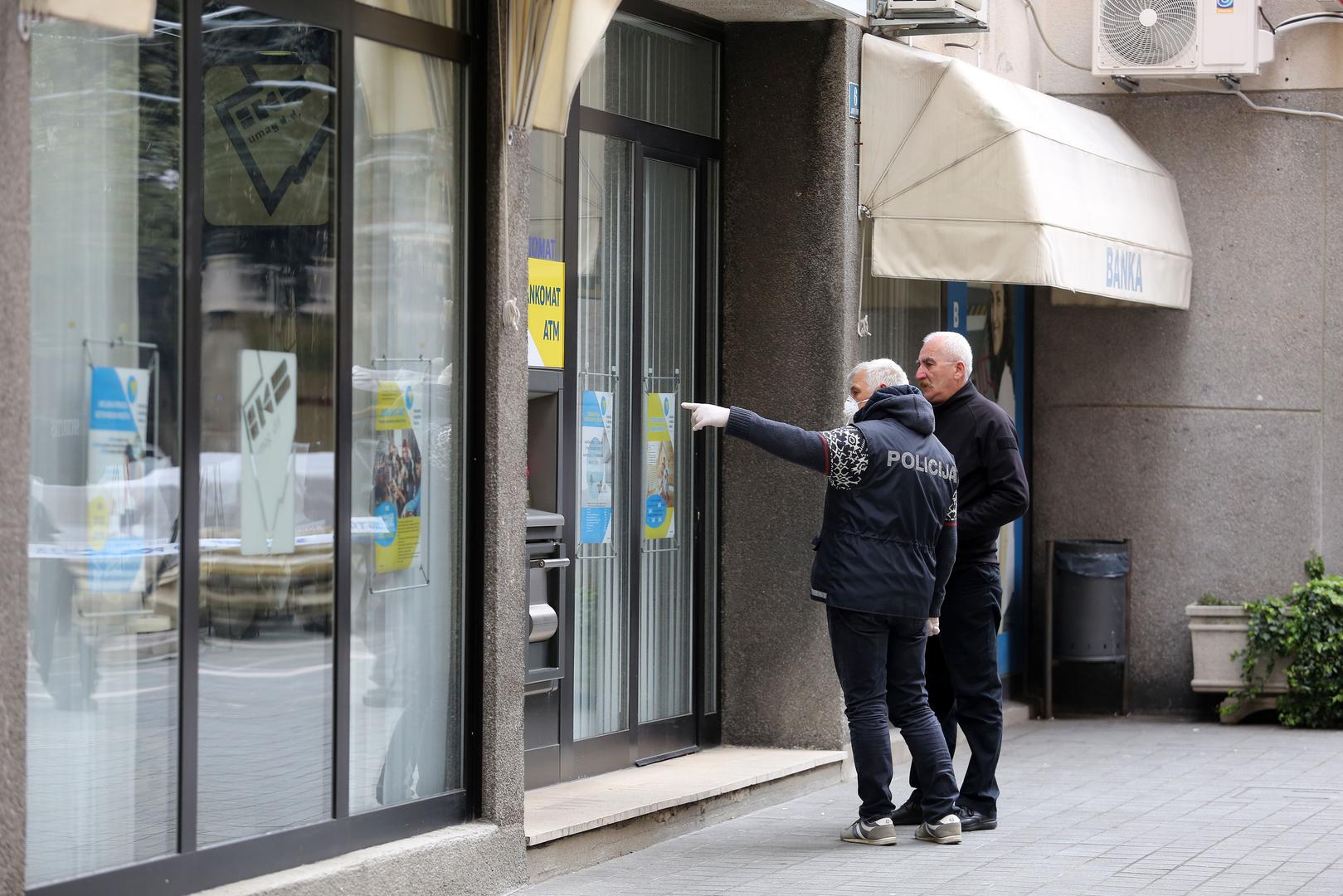 U središtu Rijeke u petak ujutro opljačkana je poslovnica Istarske kreditne banke, izvijestila je Policijska uprava primorsko-goranska. 