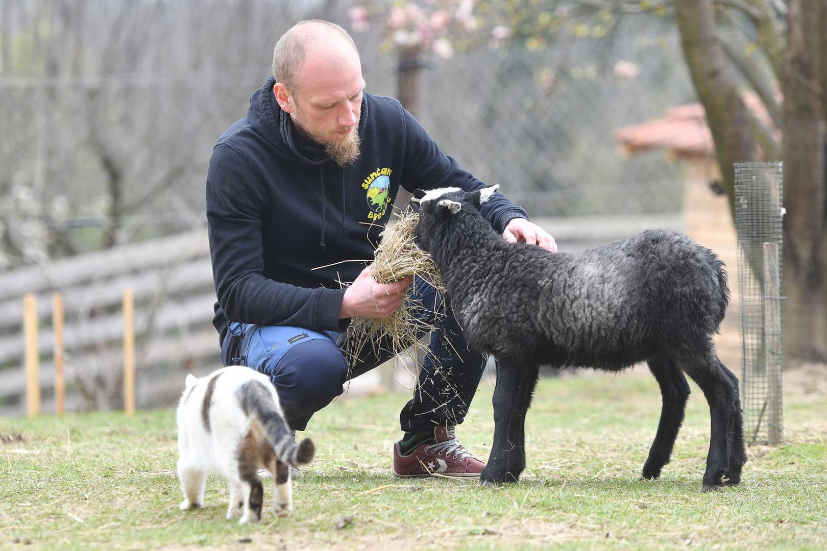 07.04.2023., Pescenica Vinicka - Nikola Bosak, vlasnik utocista za farmske zivotinje Suncani Bregec. Photo: Vjeran Zganec Rogulja/PIXSELL