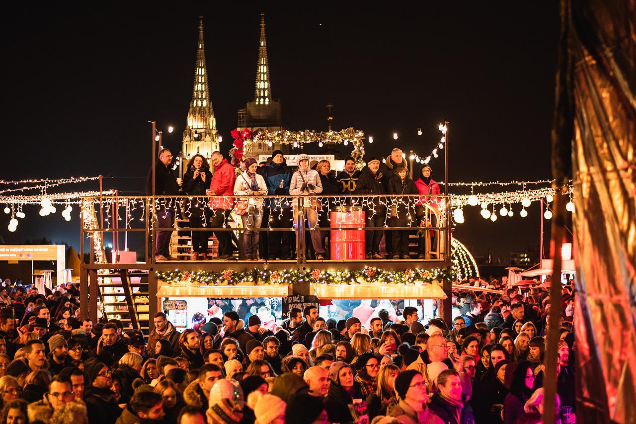 BAŠ NAŠ Advent