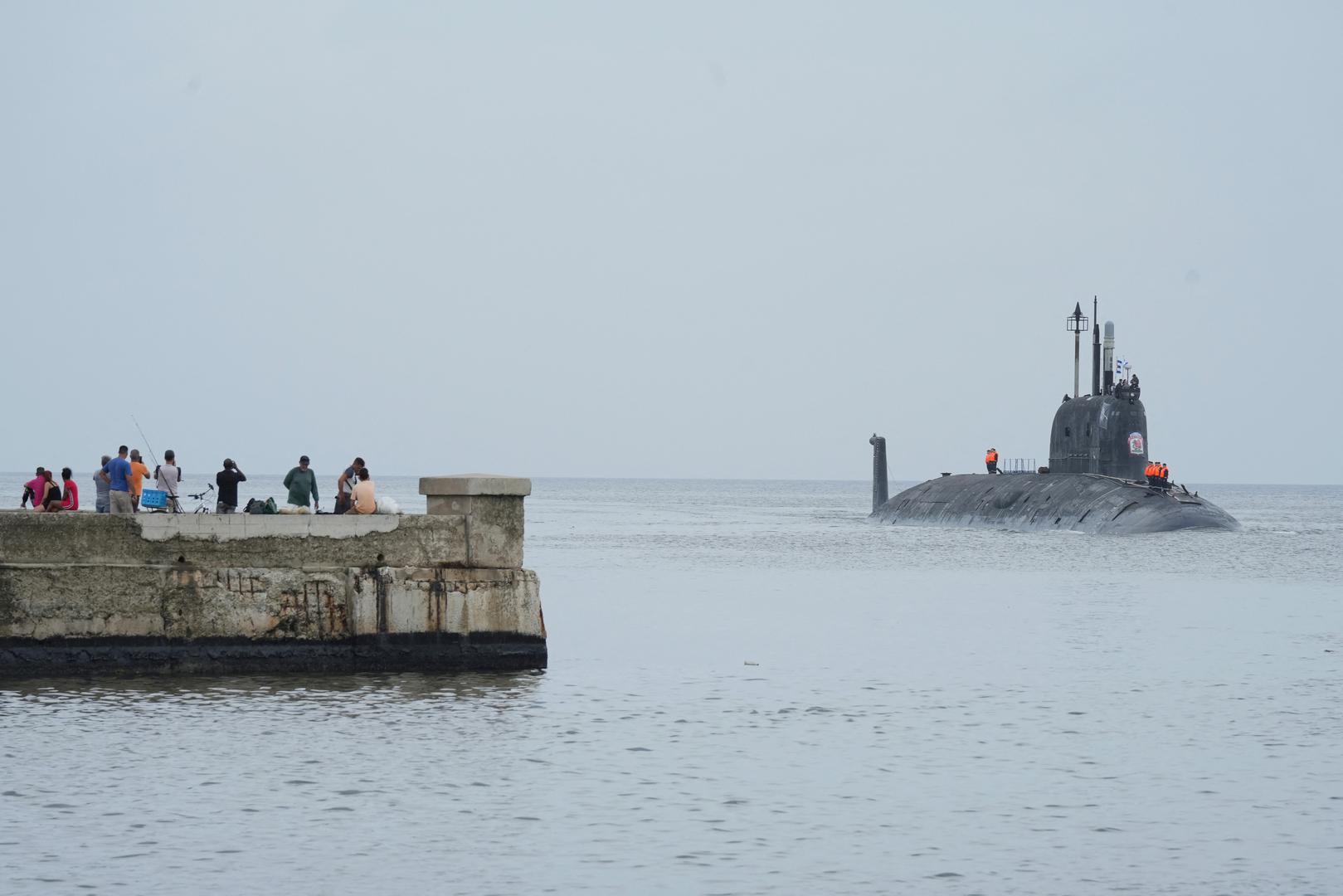 People watch Russian nuclear-powered cruise missile submarine Kazan as it enters Havana’s bay, Cuba, June 12, 2024. REUTERS/Alexandre Meneghini Photo: ALEXANDRE MENEGHINI/REUTERS