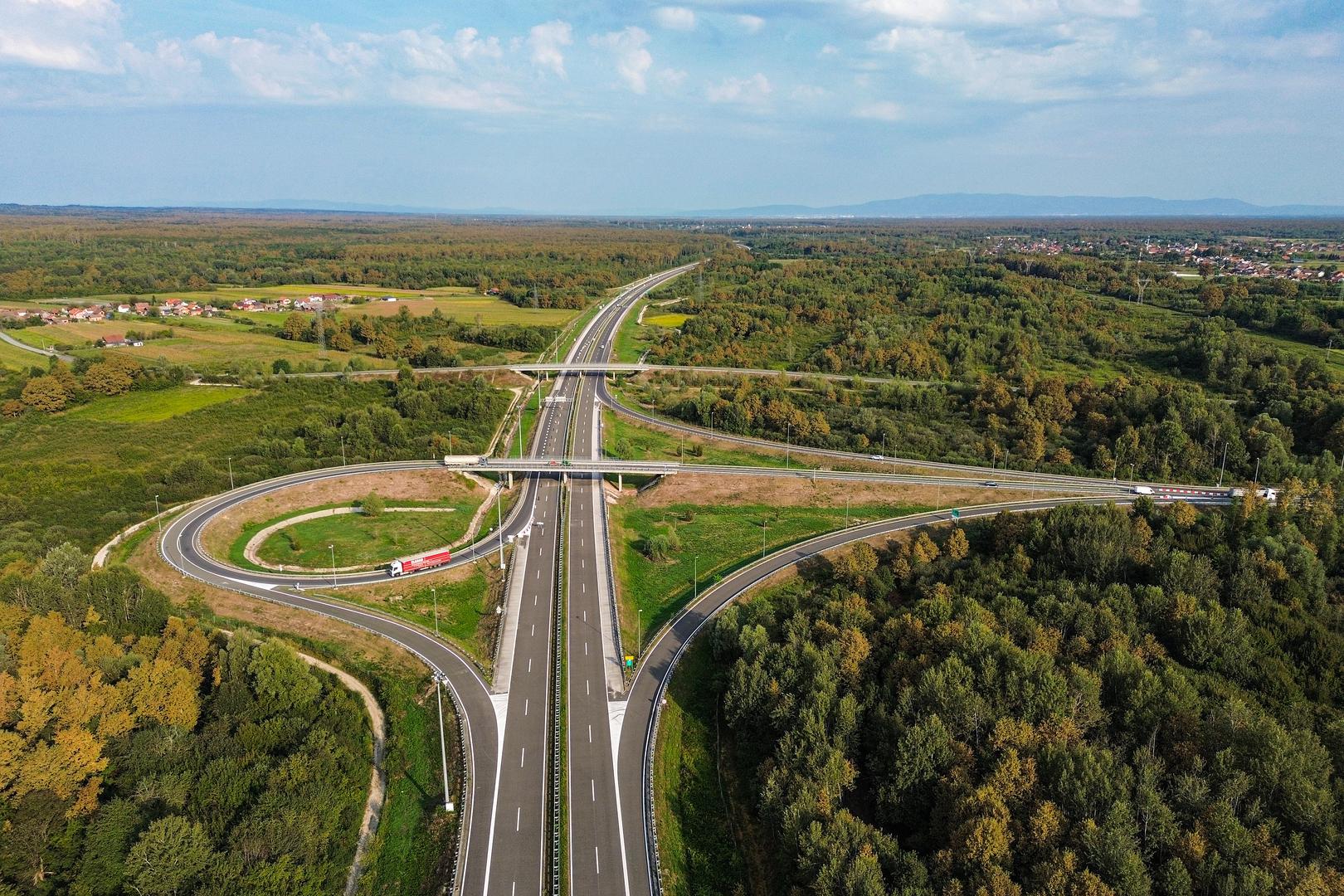 Danas će biti puštena u promet posljednja dionica autoceste A11, koja povezuje Zagreb i Sisak, a čija je izgradnja trajala više od 18 godina. 