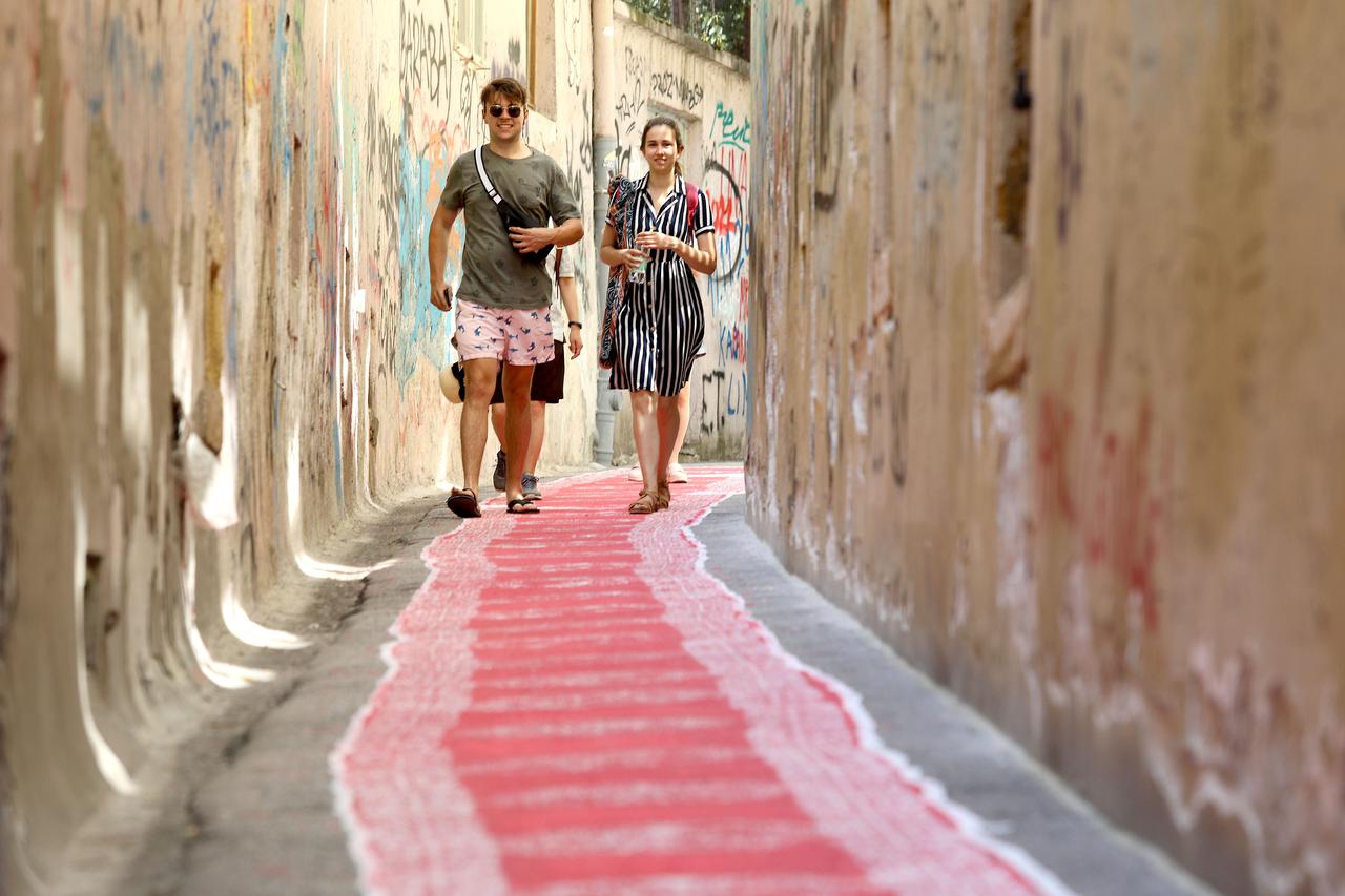 Na Zakmardijevim stubama konačno i jedan grafit koji podiže dojam