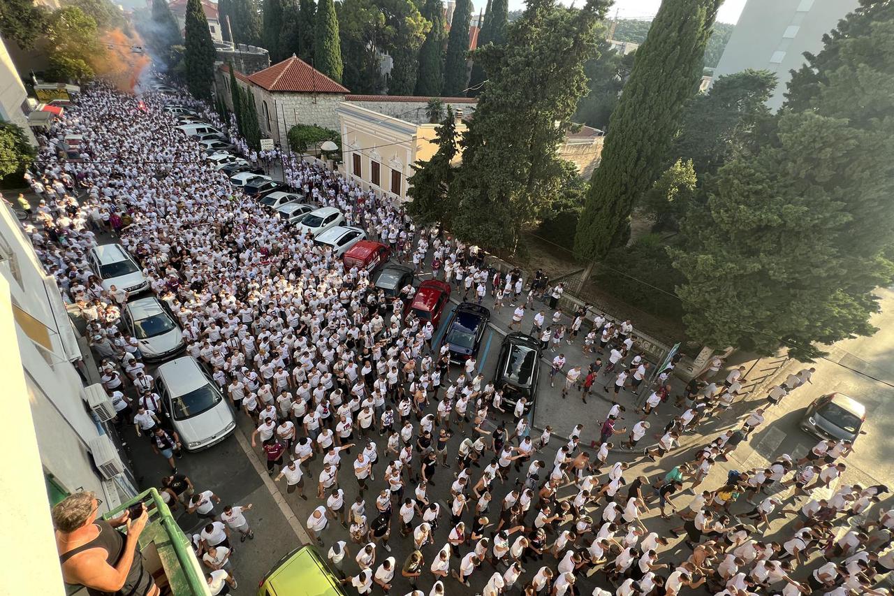 Split: Koreto Torcide prema stadionu Poljud