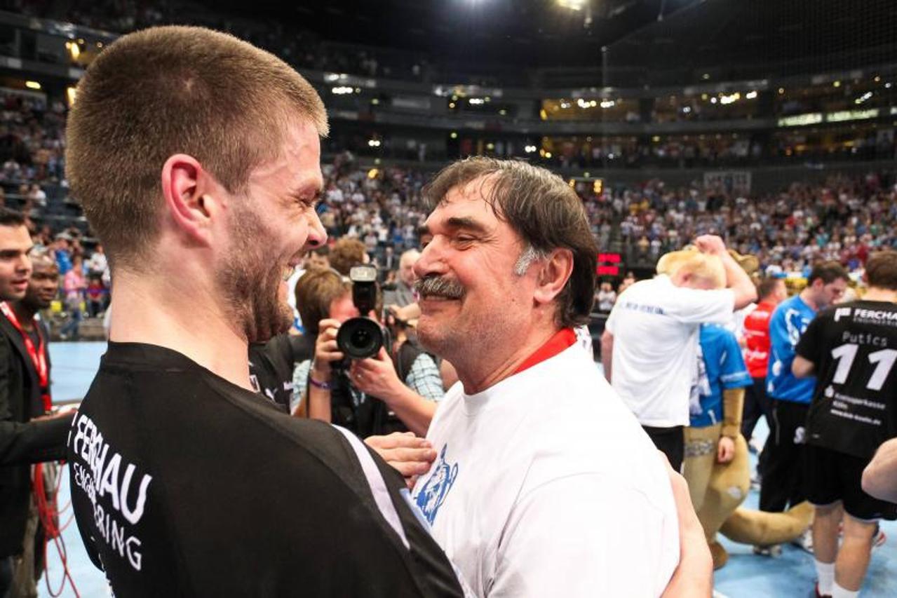 '20.05.2011,  Lanxess Arena, Koeln, GER, Europokal Finale, Vfl Gummersbach vs Tremblay en France, Rueckspiel, im Bild: Drago Vukovic (Gummersbach #6) (L) und Sead Hasanefendic (Trainer Gummersbach) (R