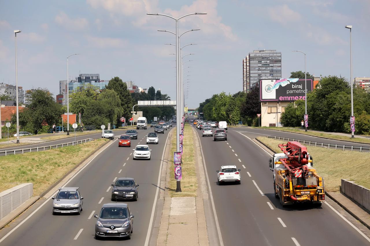 Zagreb: Unatoč najavljenom prosvjedu promet na križanju Slavonske i Holjevca odvijao se bez poteškoća