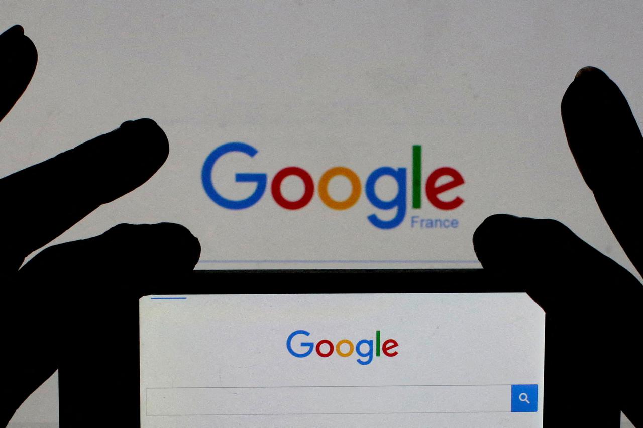 FILE PHOTO: Japan launches antimonopoly probe into Google's search dominance