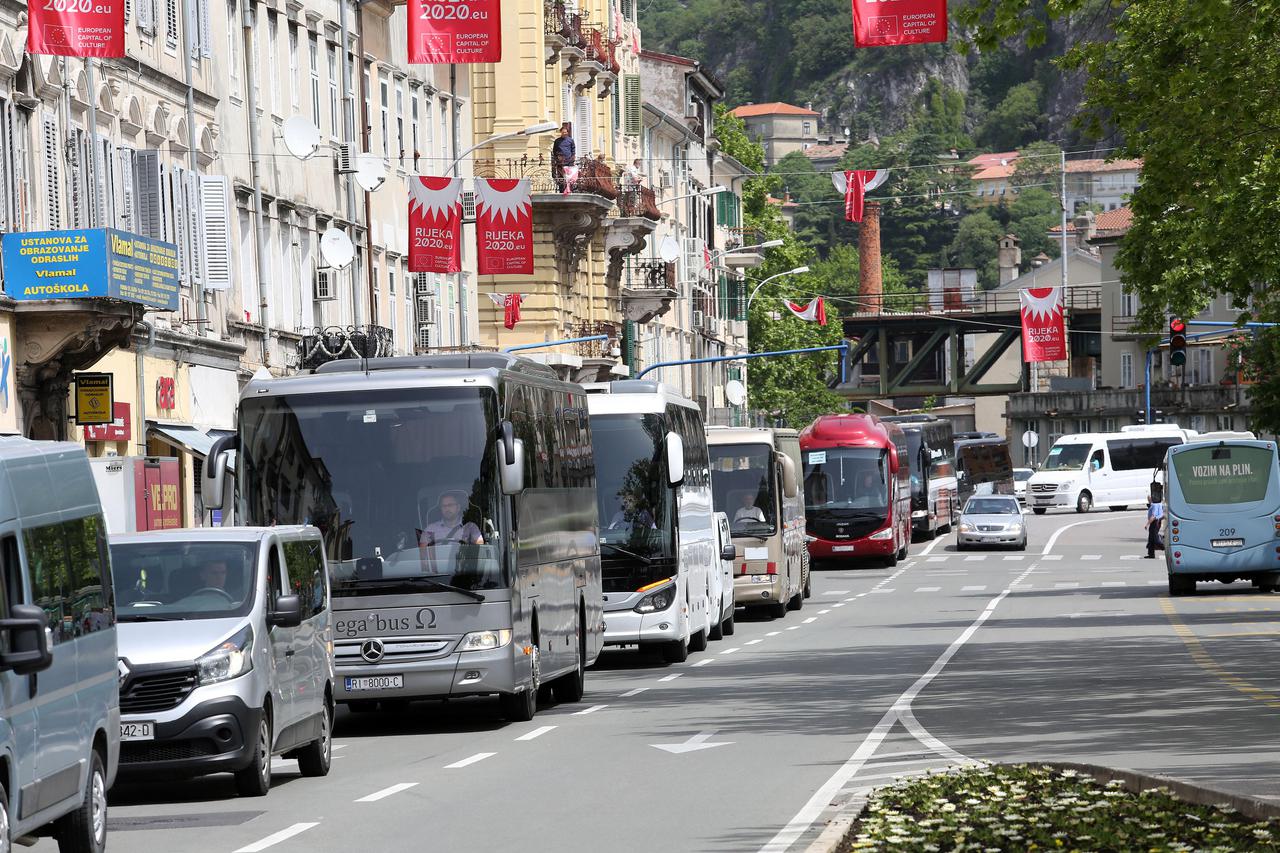 Rijeka: Prosvjedna vožnja povremenih prijevoznika