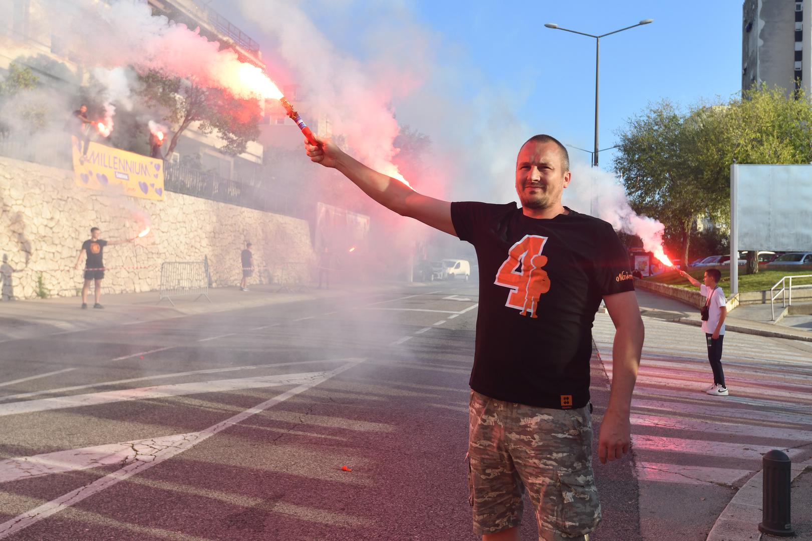 Nakon kortea njemu u čast upriličena je i mala svečanost kao podsjetnik na jednu od najvećih krađa u povijesti sporta bivše države, kada je Šibenka kojekakvim zakulisnim igrama ostala bez naslova prvaka, a na početku velike Draženove karijere