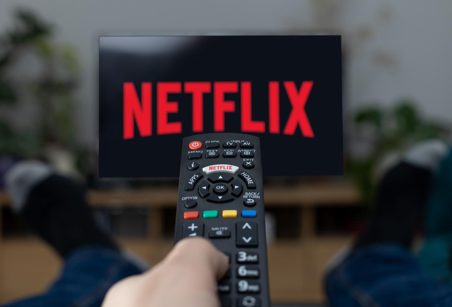 Prilagodite titlove: Titlovi su važni mnogim gledateljima, a Netflix vam omogućuje da prilagodite njihov izgled, uključujući veličinu, font, boju i pozadinu. To je korisno ako gledate na različitim uređajima ili imate poteškoća s čitanjem.