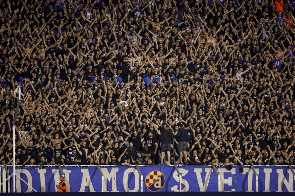 Zagreb: Navijači na nogometnoj utakmici Dinama i Hajduka na stadionu u Maksimiru