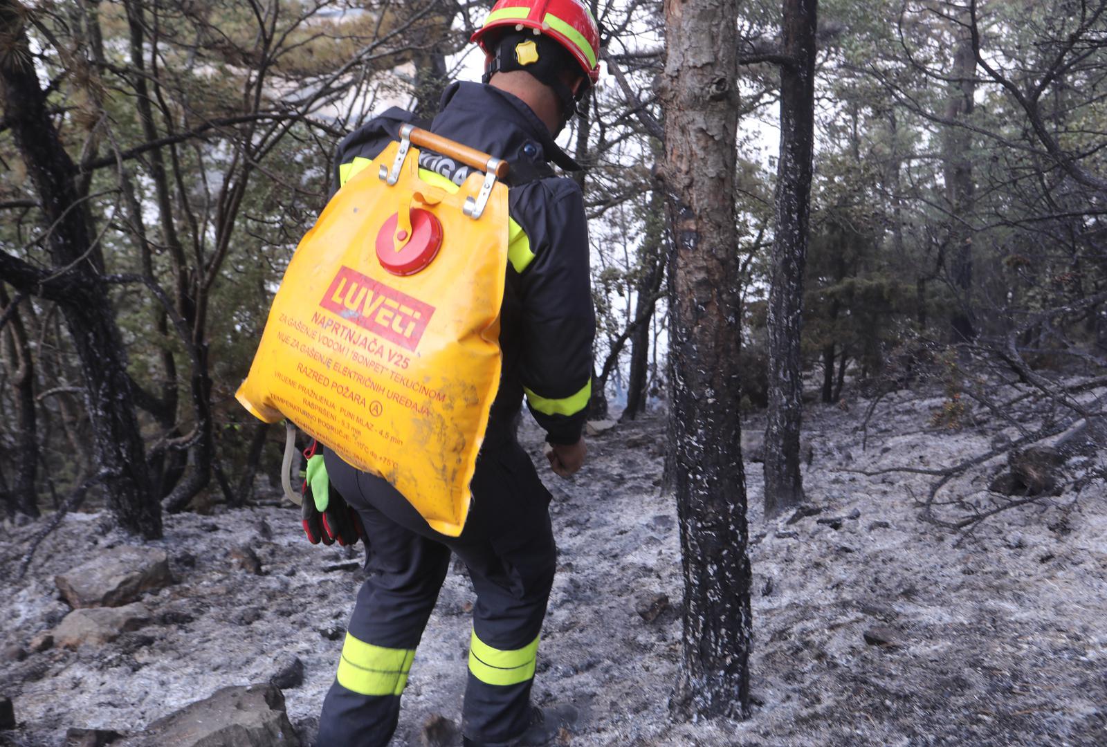 01.08.2024.,Makarska-Vatrogasci s kontinenta na pozaristu u Parku prirode Biokovo. Photo: Ivo Cagalj/PIXSELL