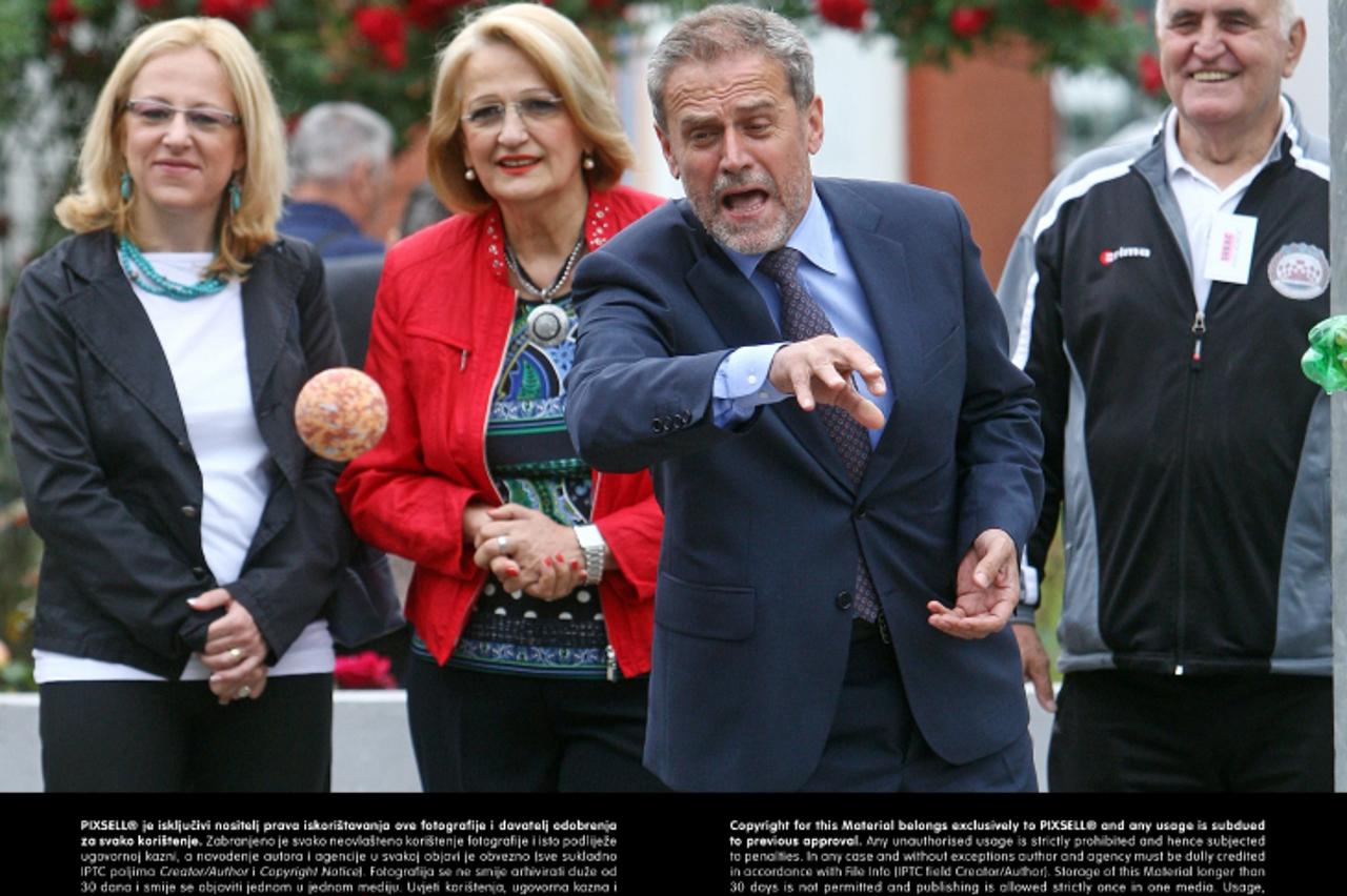 '04.06.2013., Zagreb - U Domu za starije i nemocne Sveta Ana odrzava se 9. medjudomsko natjecanje u bocanju koje je posjetio gradonacelnik Milan Bandic. Photo: Borna Filic/PIXSELL'