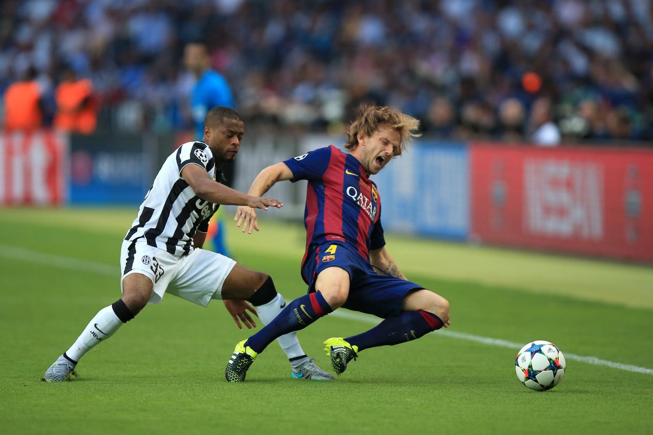 Soccer - UEFA Champions League - Final - Juventus v Barcelona - OlympiastadionBarcelona's Ivan Rakitic (right) and Juventus' Patrice Evra (left) battle for the ball.Mike Egerton Photo: Press Association/PIXSELL