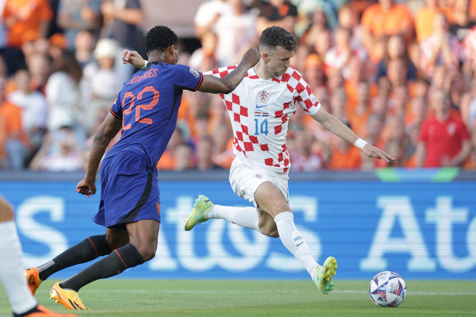 14.06.2023., stadion Feyenoord "De Kuip", Rotterdam, Nizozemska - UEFA Liga Nacija, polufinale, Nizozemska - Hrvatska. Denzel Dumfries, Ivan Perisic Photo: Luka Stanzl/PIXSELL