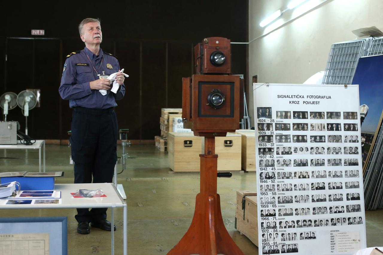 20.05.2016., Zagreb -  Zeljko Jamicic, voditelj Muzeja policije pokazao je interijer muzeja te neke vrijedne i zanimljive izloske. Photo: Sanjin Strukic/PIXSELL