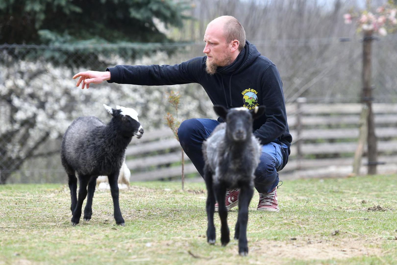 07.04.2023., Pescenica Vinicka - Nikola Bosak, vlasnik utocista za farmske zivotinje Suncani Bregec. Photo: Vjeran Zganec Rogulja/PIXSELL