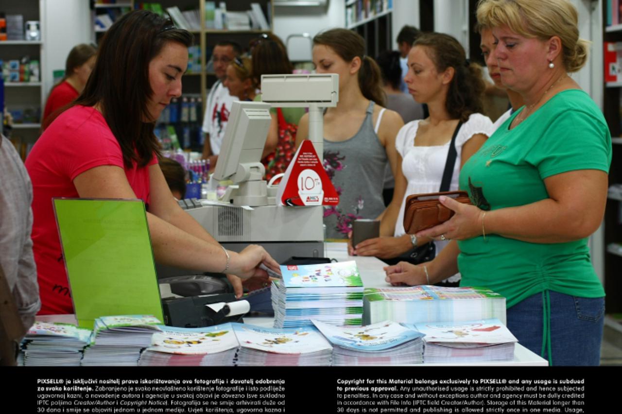 '19.08.2010., Zagreb - Udzbenici i skolska oprema u knjizari Skolska knjiga u Masarykovoj ulici.  Photo: Tomislav Miletic/PIXSELL'