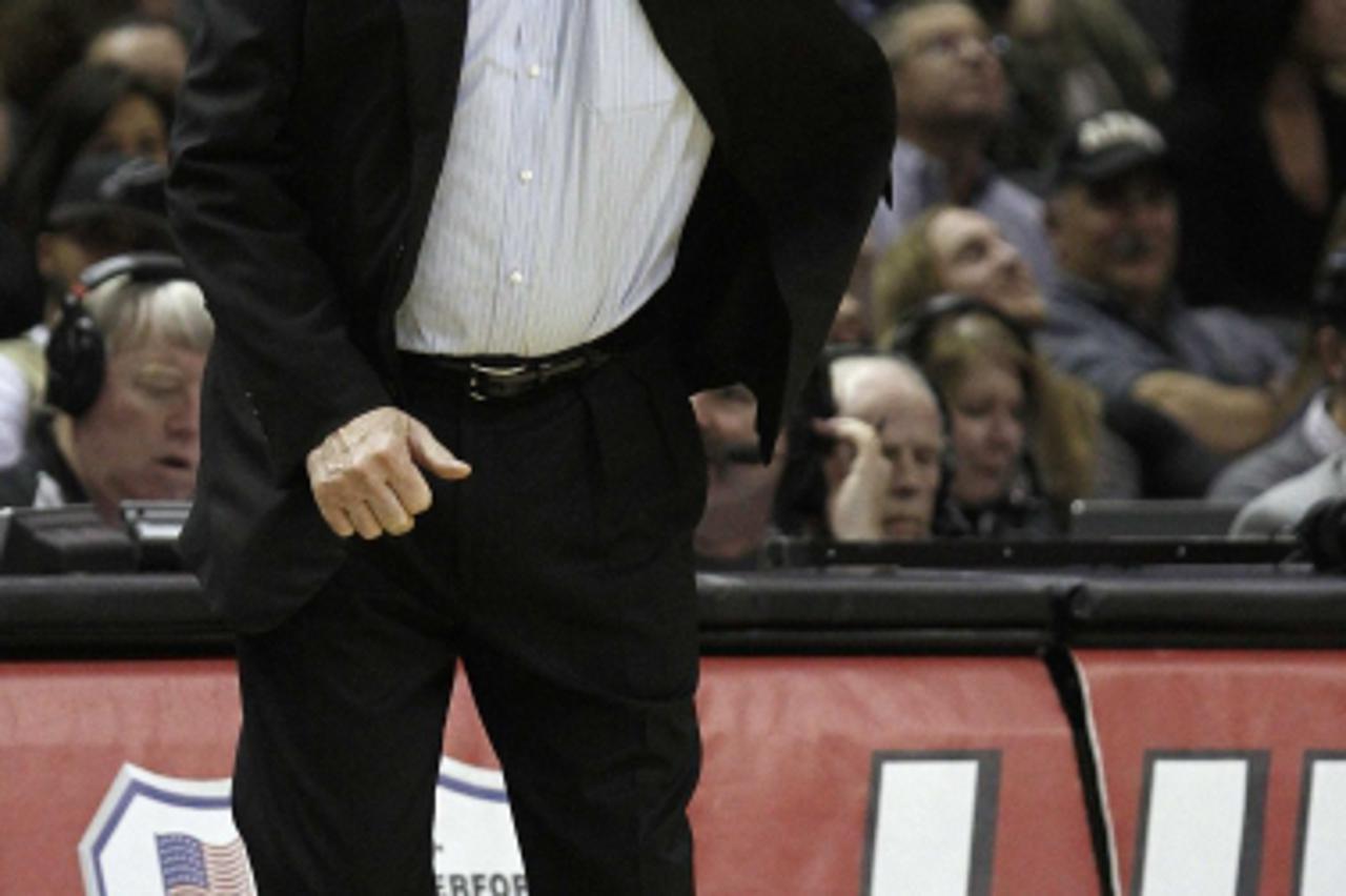 'San Antonio Spurs head coach Gregg Popovich reacts to a call during the second half of their NBA basketball game against the Oklahoma Thunder in San Antonio, Texas March 11, 2013. REUTERS/Joe Mitchel