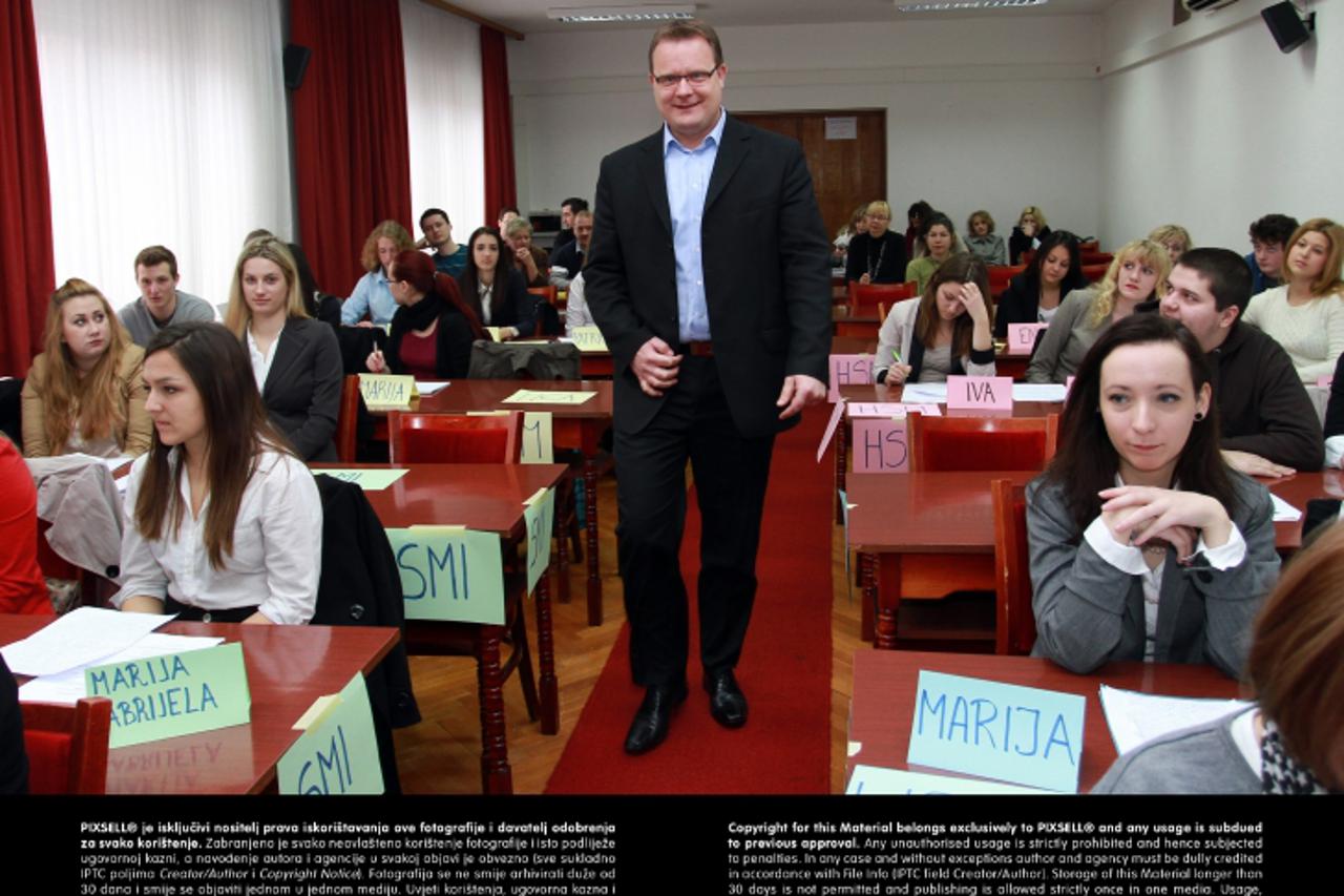 '06.03.2013., Gradska vijecnica, Varazdin - Njemacka Zaklada Friedrich Ebert u suradnji s Gradom Varazdinom i prvom gimnazijom provodi plansku igru za mlade pod nazivom Lokalna samouprava. Ovaj trodne