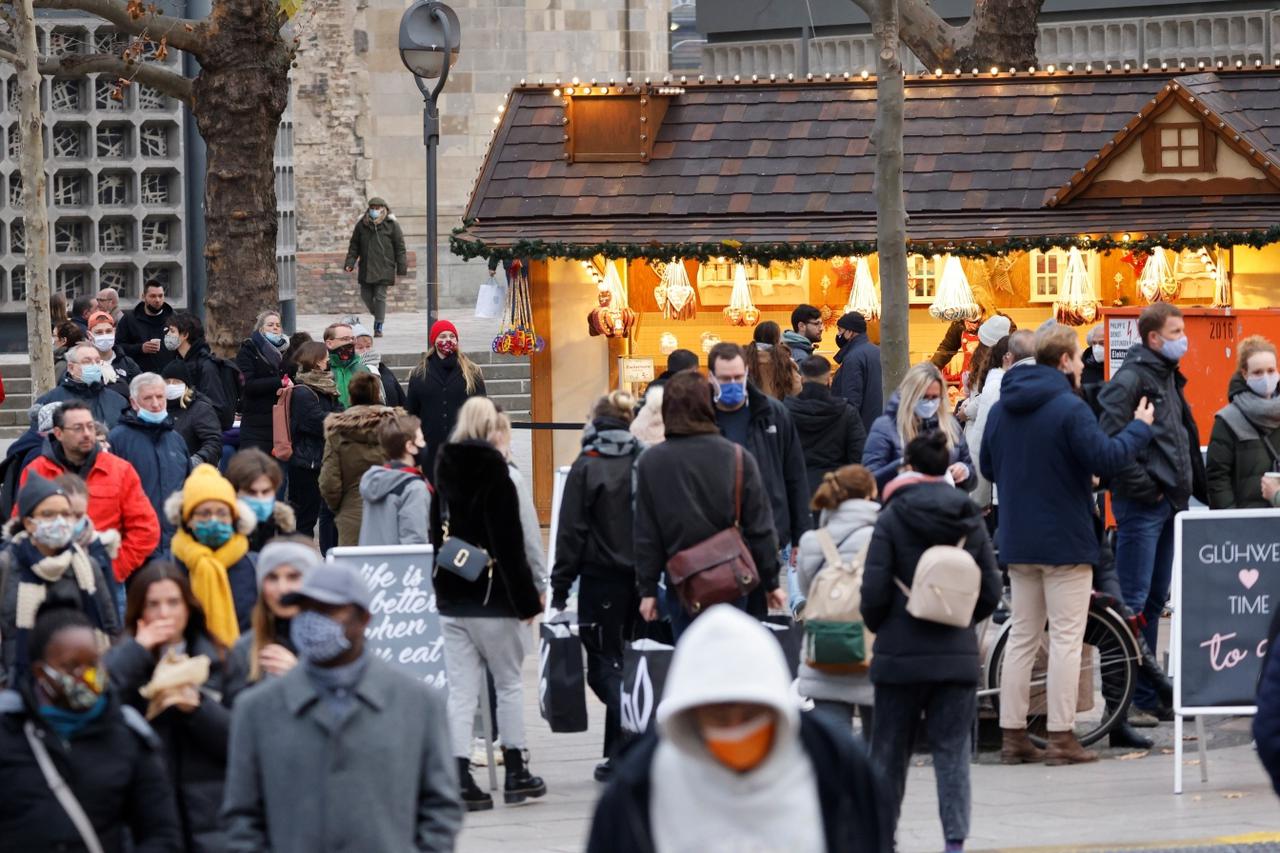 Christmas shopping amid COVID-19 outbreak in Berlin