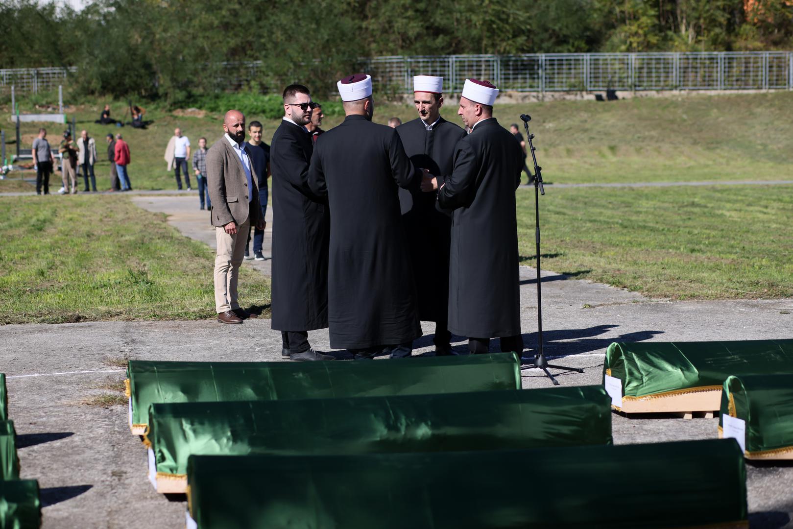 Za ovu tužnu prigodu, izvanredno je omogućen promet magistralnom cestom između Mostara i Jablanice, koja je zbog oštećenja dijelom dana bila zatvorena, osim za vozila hitnih službi. Za sve kategorije vozila promet je dozvoljen od 19 do 7 sati.